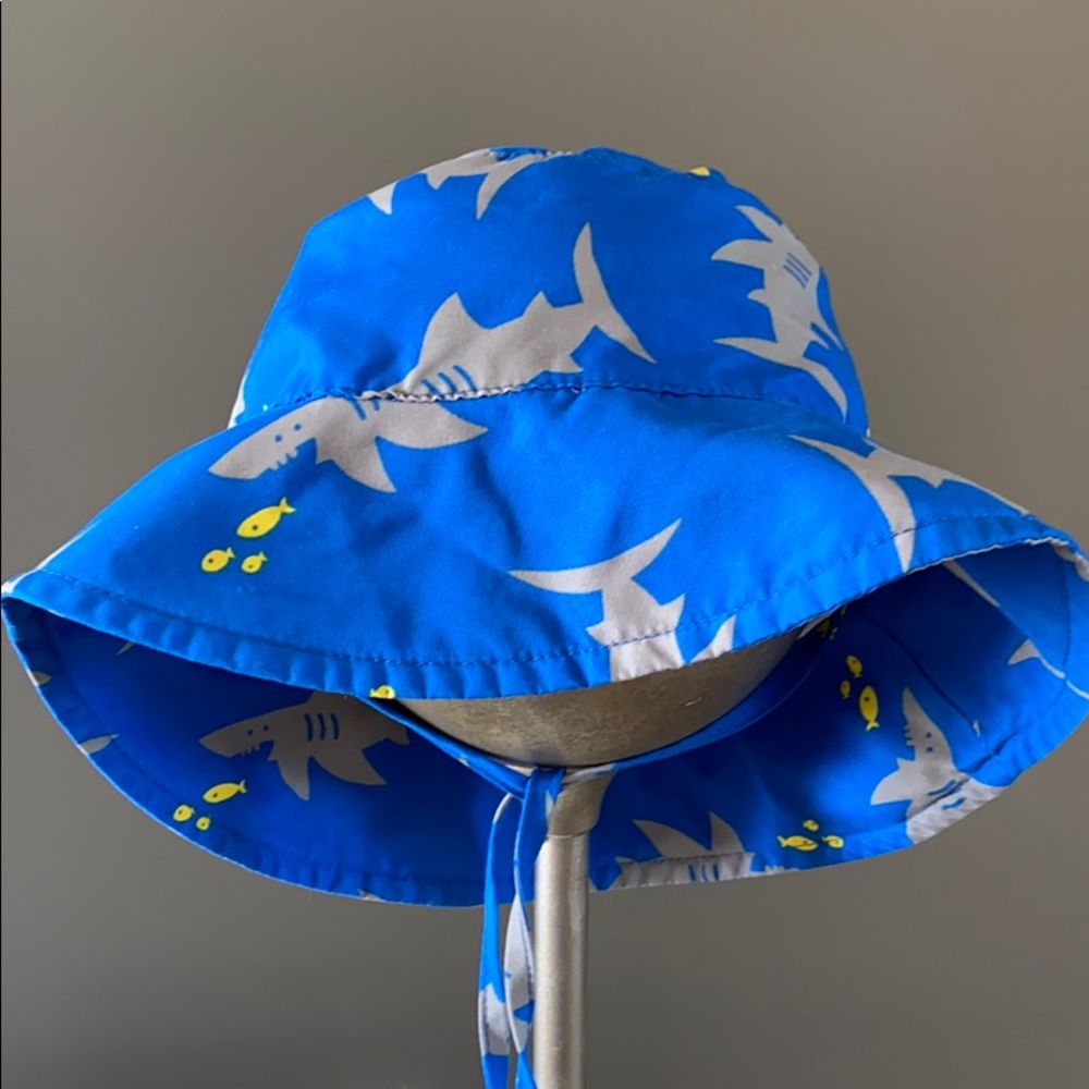 I play sun hat UPF 50+. 2 to 4 years.